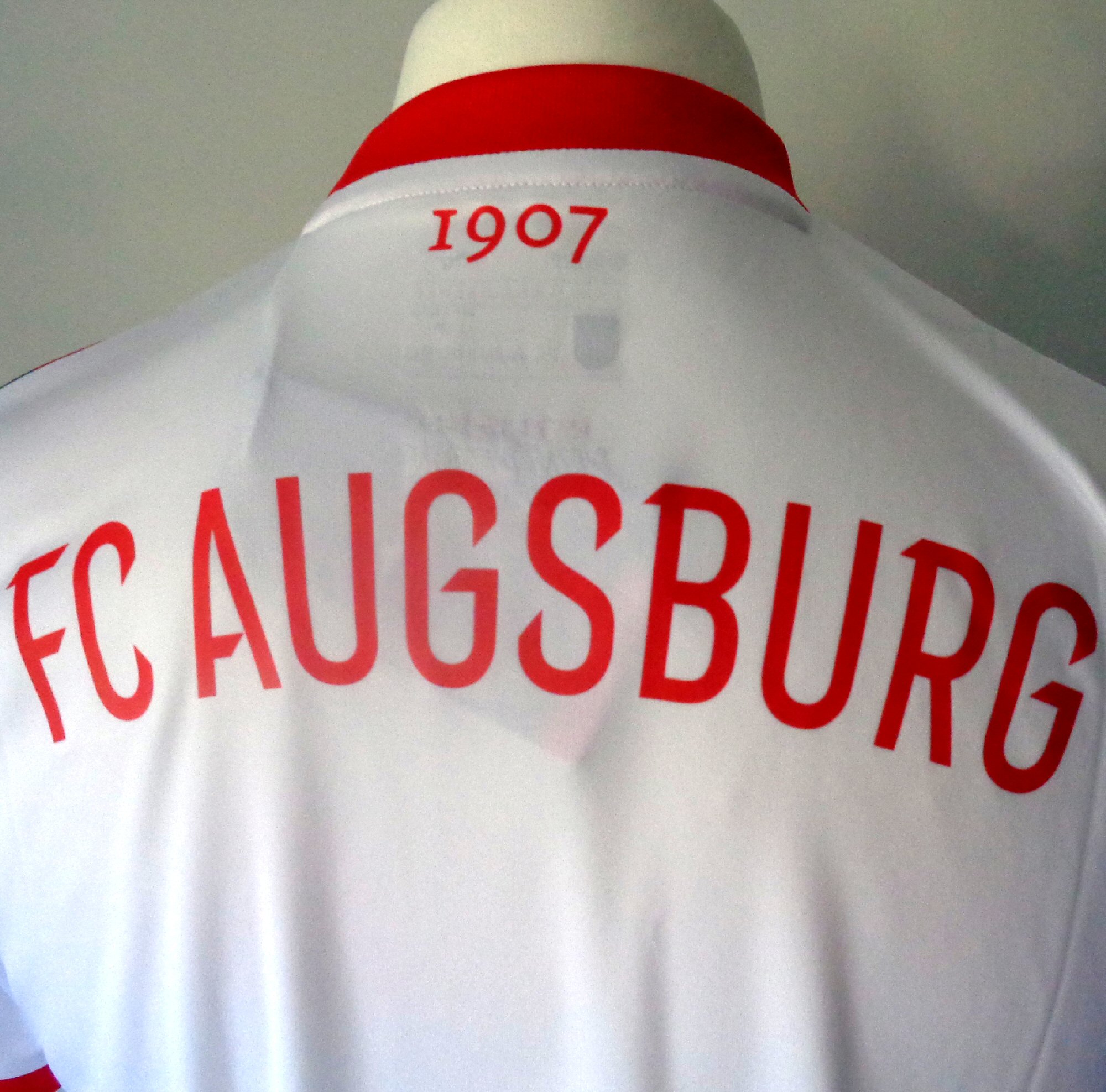 FC AUGSBURG Mizuno 2025-2026 Home Football Shirt (NEW- Multiple Sizes) - Image 6