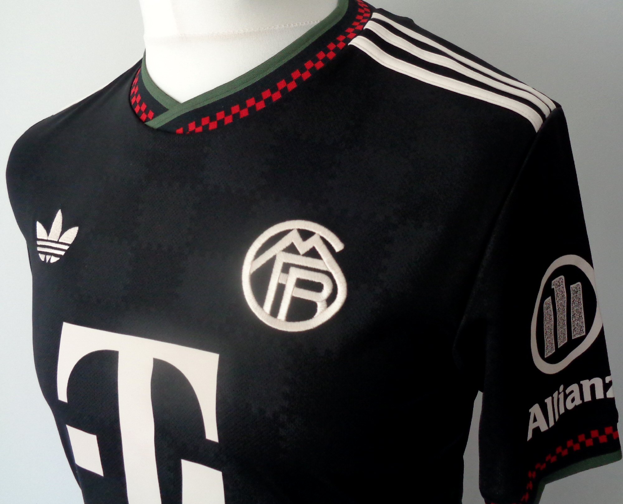 BAYERN MUNICH Adidas Originals 2025-2026 Third Shirt (NEW- Multiple Sizes) - Image 6